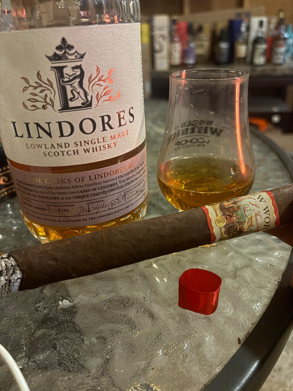 AJ Fernandez New World Oscuro, photographed by a Cigarro member